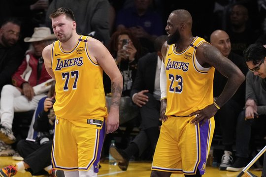 Rudy Goberto šou sensacingai pasiuntė „Lakers“ žvaigždes L. Dončičių ir L. Jamesą atostogų