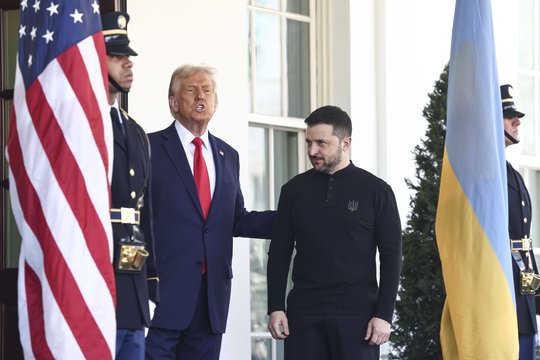 Itin gera žinia Ukrainai: D. Trumpo administracija pirmą kartą patvirtino ginklų pardavimą Kyjivui
