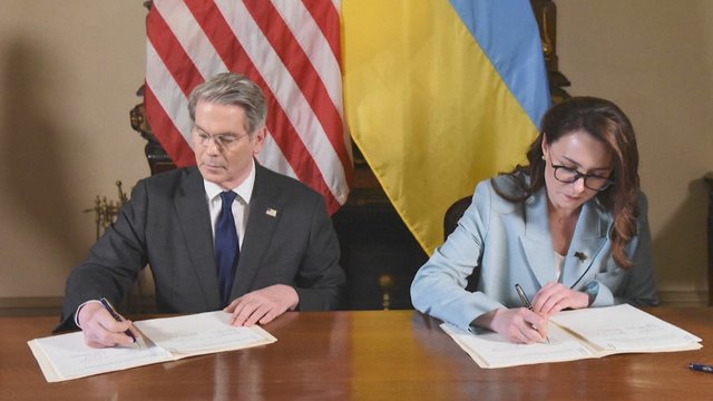 JAV ir Ukraina pasirašė susitarimą dėl naudingųjų iškasenų: tai rodo aiškų ženklą Rusijai