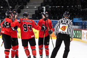 Progas švaistę ir net 51 kartą į vartus smūgiavę Lietuvos ledo ritulininkai prarado tašką, bet įveikė ir Kroatiją