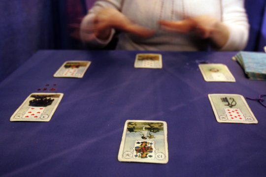 Ekstrasensės pagalba greitai virto šoku: atskleidė, kokiais būdais išviliojo nemenką sumą