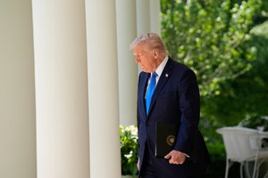 Po susitarimo dėl naudingųjų iškasenų – žinia iš Baltųjų rūmų: skelbia ypatingą sąlygą