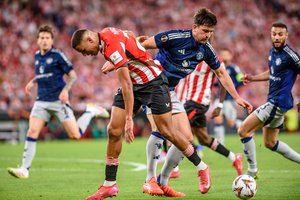 Anglų klubai kaip reikiant įsikibo į galimybę žaisti Europos lygos finale