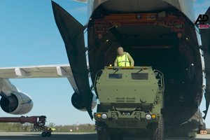 Į Estiją pristatytos HIMARS sistemos