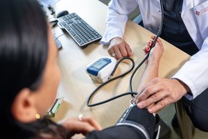 Maisto produktai, sukeliantys greitą kraujospūdžio padidėjimą: jų neturėtų vartoti hipertenzija sergantys pacientai