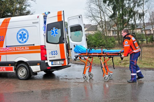 Per Kaišiadorių rajone kilusį gaisrą nukentėjo moteris – ji perduota medikams