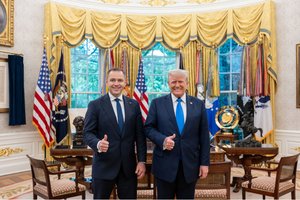 D. Trumpas priėmė Lenkijos dešiniųjų kandidatą į prezidentus