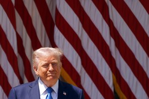 D. Trumpas ketina pervadinti pasaulinių karų pabaigos metines „Pergalės dienomis“