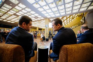 G. Paluckui ir R. Žemaitaičiui susisaisčius labai „ypatingu ryšiu“ – toliau skriejančios kritikos strėlės iš politikų