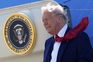 Tūkstančiai karių, sraigtasparniai ir karinė technika: D. Trumpo gimtadieniui išlaidų JAV neskaičiuoja