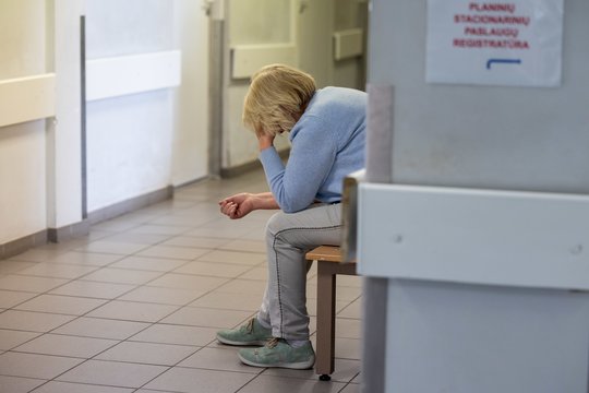 Apklausa: dauguma gyventojų eilėje pas gydytojus laukia 2–4 savaites