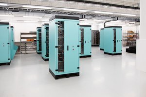 Elektros energijos kainoms pasiekus debesis, verslas nesustos – rinkai pasiūlė pažangų sprendimą, sukurtą Lietuvoje