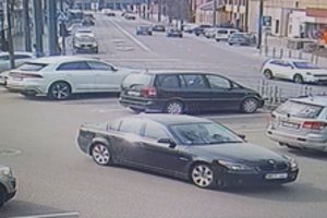 Policija ieško BMW vairuotojo: sukėlė avariją, pasiginčijo su „Opel“ vairavusiu vyru, o po to tiesiog nuvažiavo