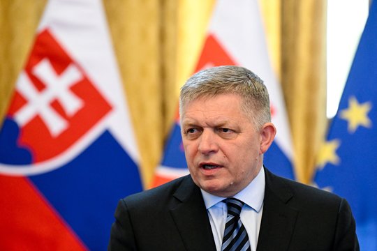 R. Fico švaistosi kaltinimais V. Zelenskiui: prabilo apie valstybių vadovų „bauginimą“