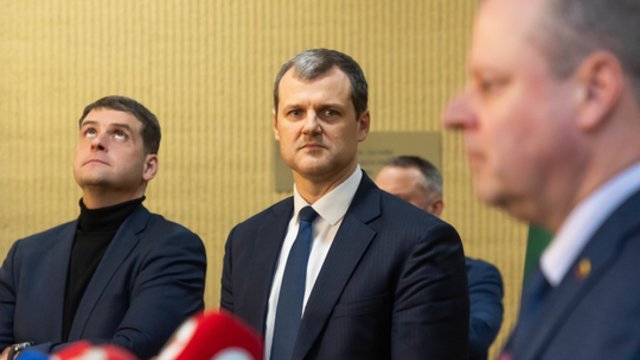  Kivirčus valdančioje koalicijoje vadina naudingu žaidimu visoms pusėms: tai turi aiškų tikslą