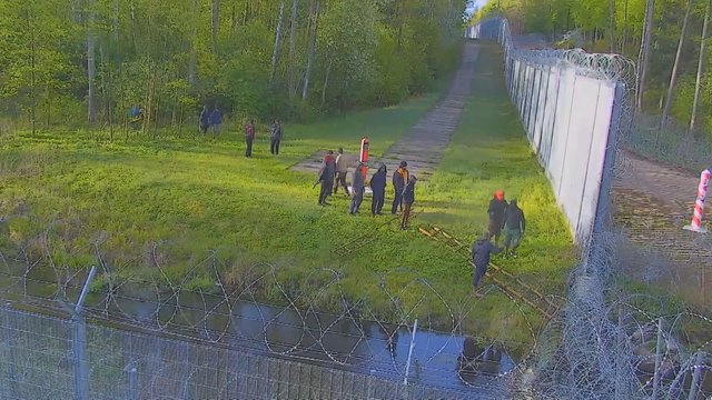 Lietuvos sienos kirsti nepavyko, tačiau į Lenkiją kelią prasiskynė: pamatykite, ko ėmėsi migrantai