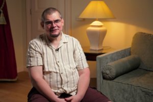 Apie asmeninį gyvenimą nekalbantis režisierius Emilis Vėlyvis atskleidė detalių apie įvykusias vestuves