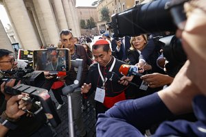 Konklavos išvakarėse kardinolai persikelia į Vatikaną