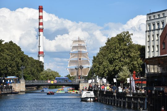 Klaipėdoje įrengė naują tiltą per Danės upę: gyventojus džiugins laikinai
