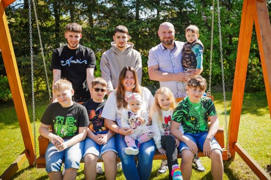 Aštuonių vaikų mama: „Esame eilinė šeima. Tik turinti truputį daugiau vaikų“