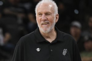 Po insulto viešumoje pasirodęs G. Popovichius ant savo marškinėlių parodė būsimą darbą