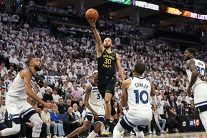 Pergalė be šypsenų: „Warriors“ svečių tvirtovėje susitvarkė su „Timberwolves“, tačiau prarado S. Curry