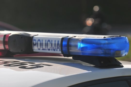 Per lengvojo automobilio ir sunkvežimio susidūrimą Kaune sužalota jauna moteris