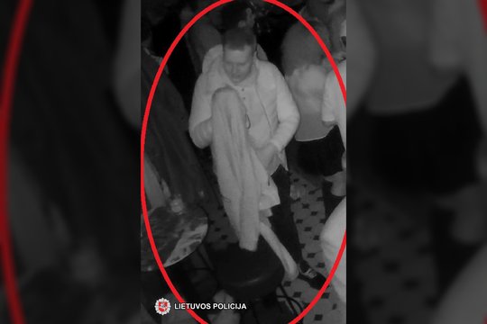 Vilniaus policija ieško moterišku paltu susidomėjusio vyro