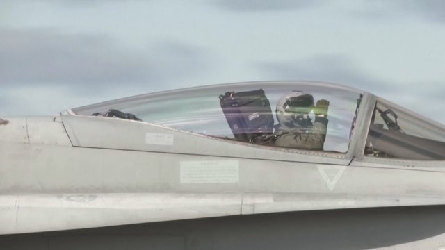 Nelaimė Suomijoje: sudužo karinis naikintuvas, pilotas katapultavosi