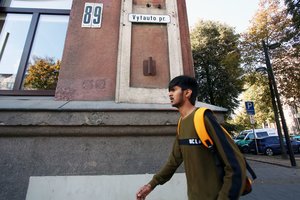 Vyriausybė iš esmės pritarė tęsti išmokas iš užsienio pritrauktiems darbuotojams