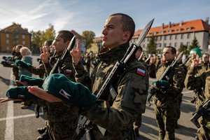 Europoje 80-osios Antrojo pasaulinio karo pabaigos metinės minimos paradais