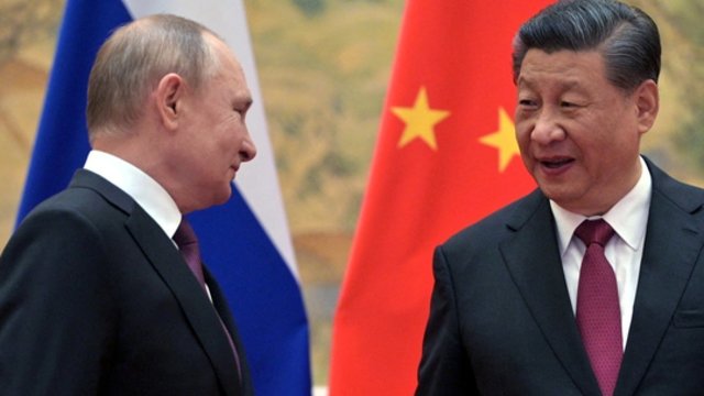 V. Putinas jau sutinka kolegas, atvykusius į paradą: prieš jį – derybos su Xi Jinpingu