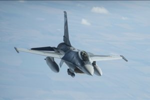 „F-16“ galia: vieno skrydžio metu sunaikino penkis rusų dronus