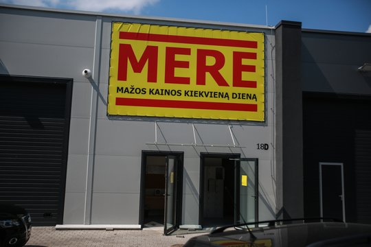 Lenkija įvedė sankcijas prekybos tinklo „Mere“ savininkams