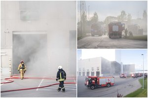Prie Kauno liepsnojo atliekų perdirbimo gamykla – gaisrą pavyko lokalizuoti