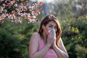 Kai pavasaris ne džiugina, o vargina: kaip palengvinti sezoninės alergijos simptomus?
