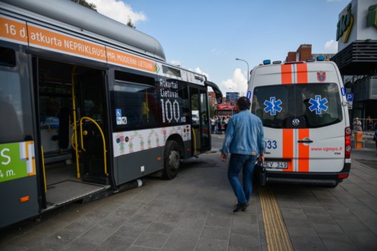 Po kelionės maršrutiniu miesto autobusu du šiauliečiai pateko į medikų rankas