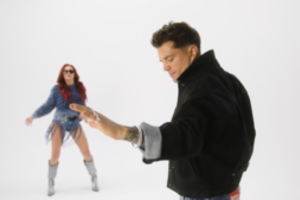 Jovani pristato naują kūrinį kartu su senjasa: „Tai kvietimas šokti ir pamiršti kasdienybę“