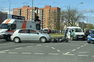 Klaipėdoje automobilis susidūrė su mopedu – sužalota jį vairavusi nepilnametė