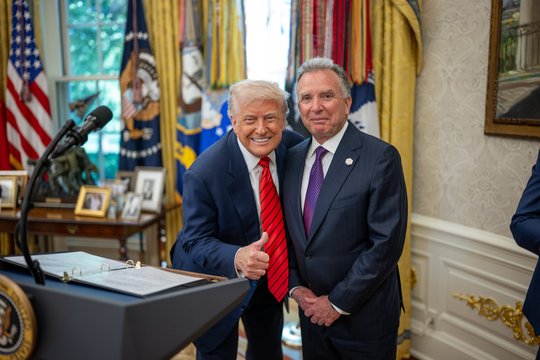 Tinka ir D. Trumpui, ir V. Putinui: kas tas „iš gatvės” atėjęs verslininkas, kuris tariasi dėl taikos