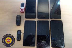 Vilniaus kalėjime – telefonų permetimas
