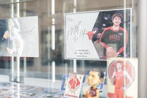 Varėnoje duris atvėrė naujasis sporto muziejus: pirmoji ekspozicija skirta krepšiniui