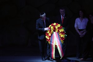 Naujasis Vokietijos užsienio reikalų ministras prieš susitikimus Izraelyje apsilankė Holokausto muziejuje