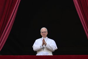 Pirmojoje sekmadienio maldoje popiežius Leonas XIV ragino melsti taikos