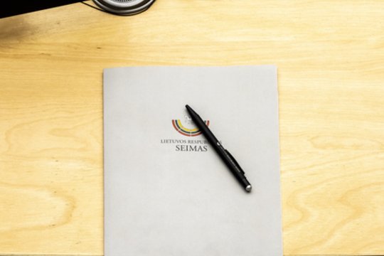 Siūloma įpareigoti savivaldybes per 60 dienų skirti patalpas rinkėjus priiminėjantiems Seimo nariams