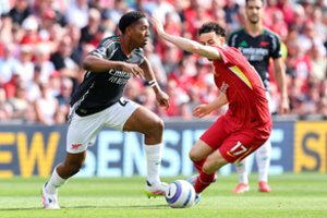 „Liverpool“ neišlaikė persvaros prieš „Arsenal“, o „Newcastle“ nustūmė žemyn „Chelsea“