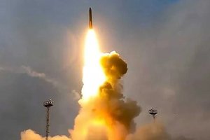 Skelbia, kad Rusija ruošiasi paleisti ilgojo nuotolio balistinę raketą