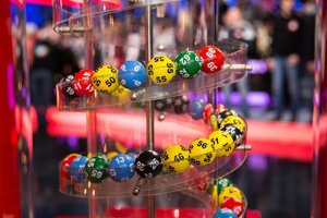 Istorinis „Teleloto“ žaidimas: kamuoliukai riedės, kol kažkas laimės milijoną