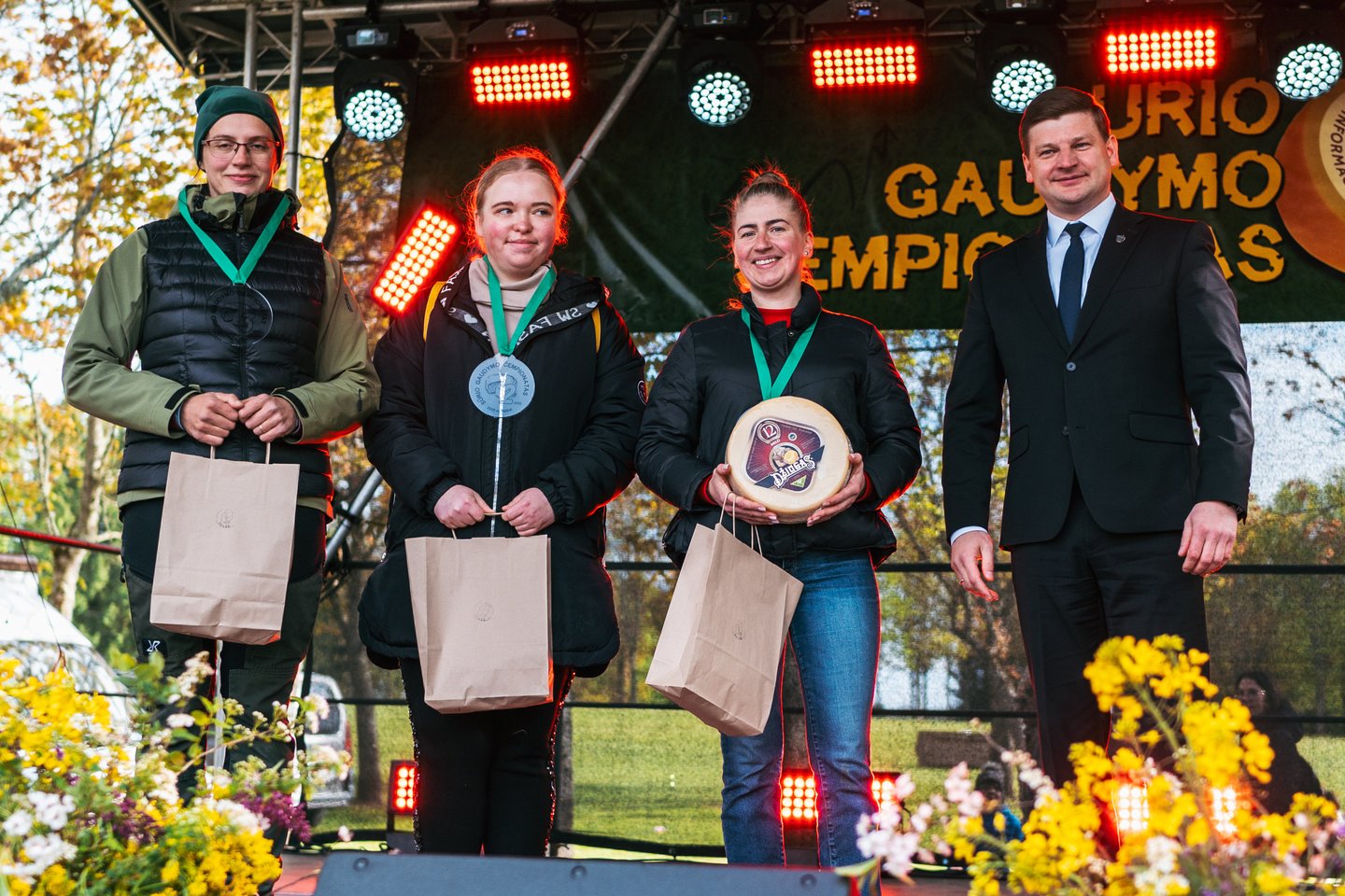 Telšiuose, ant vienos iš miesto kalvų – Zakso kalno – įvyko jau trečiasis sūrio gaudymo čempionatas.<br> Organizatorių nuotr.