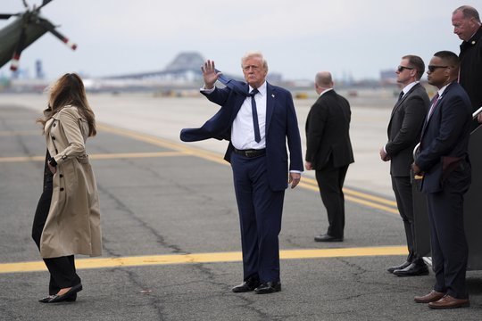 D. Trumpui – dosni dovana iš Kataro: ketina įteikti prabangų prezidentinį lėktuvą